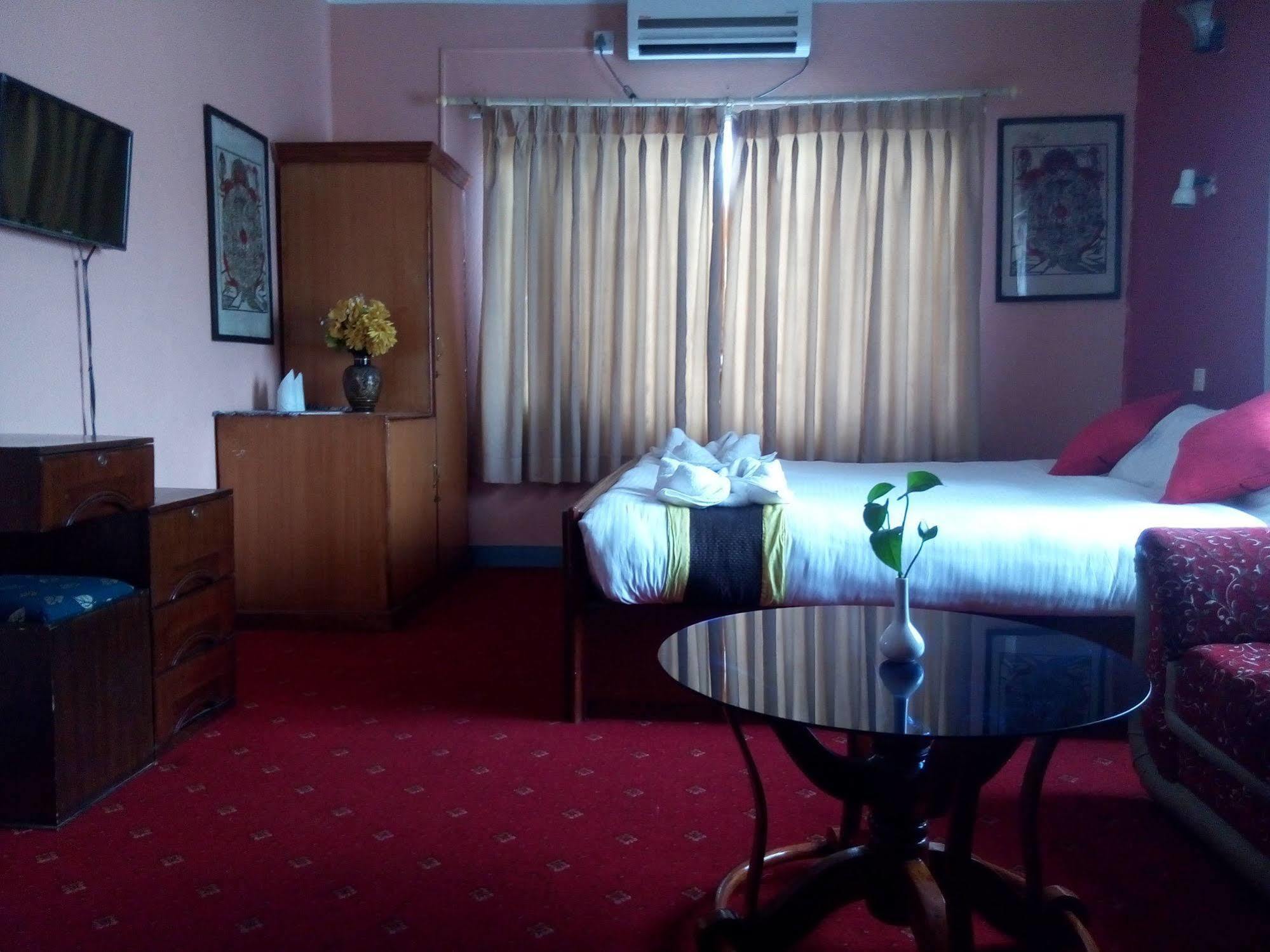 Amar Hotel Катманду Екстериор снимка